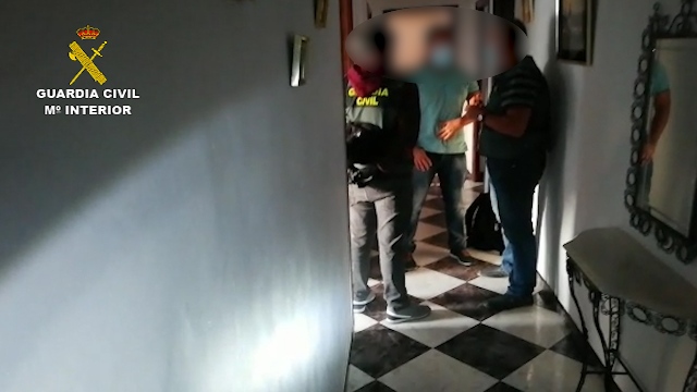 La Guardia Civil libera a siete jóvenes sudamericanos  explotados sexualmente que tenían la promesa de fichar por equipos de fútbol profesional