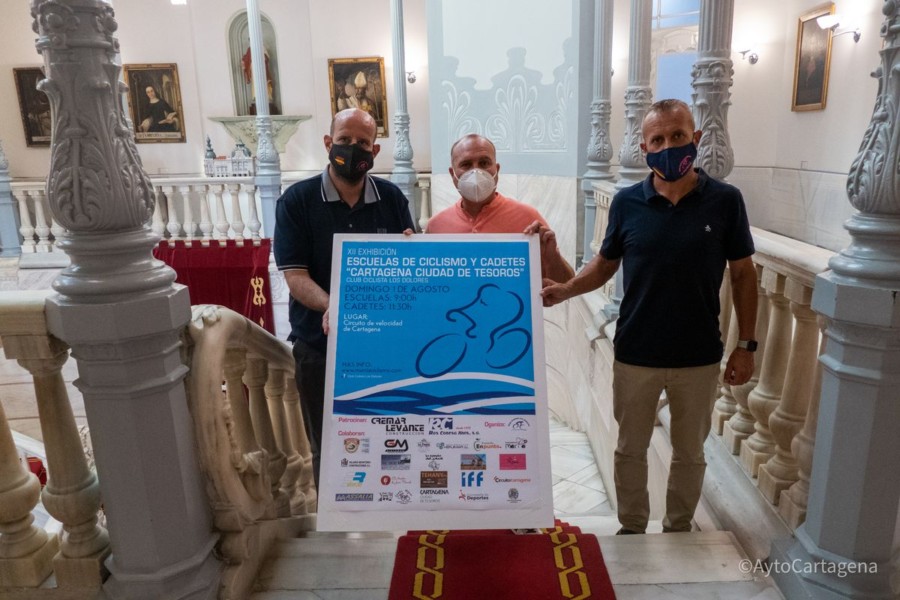 Las Escuelas de Ciclismo y Cadetes ‘Cartagena Ciudad de Tesoros’ celebran su XII Exhibición con el Circuito de Velocidad como escenario