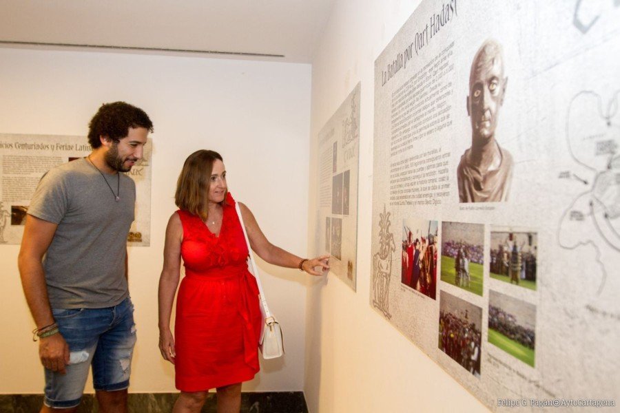 El Teatro Romano se suma a las fiestas de Carthagineses y Romanos con la exposición temporal 'Una historia hecha fiesta' 1 El Teatro Romano se suma a las fiestas de Carthagineses y Romanos con la exposición temporal ‘Una historia hecha fiesta’