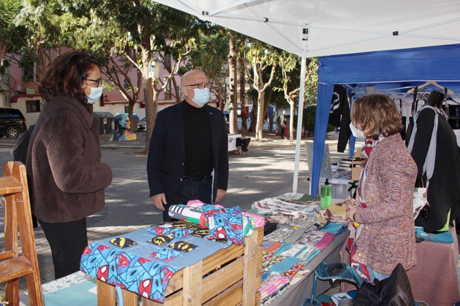 El mercado urbano de El Lago abre hasta el domingo con treinta puestos y food trucks 1 El mercado urbano de El Lago abre hasta el domingo con treinta puestos y food trucks