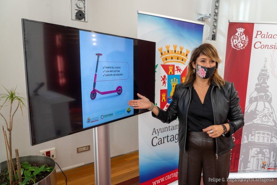 Una campaña anima a los usuarios de patinetes a usar casco y llevar prendas reflectantes 1 Una campaña anima a los usuarios de patinetes a usar casco y llevar prendas reflectantes