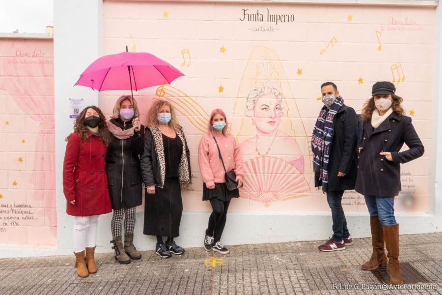 Huellas de Mujer incorpora nuevos murales de mujeres en la calle Sor Francisca Armendáriz