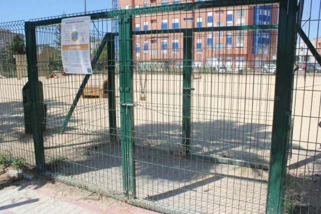 MC exigirá mejoras para el abandonado parque canino de Barrio Peral 3 parque canino 2