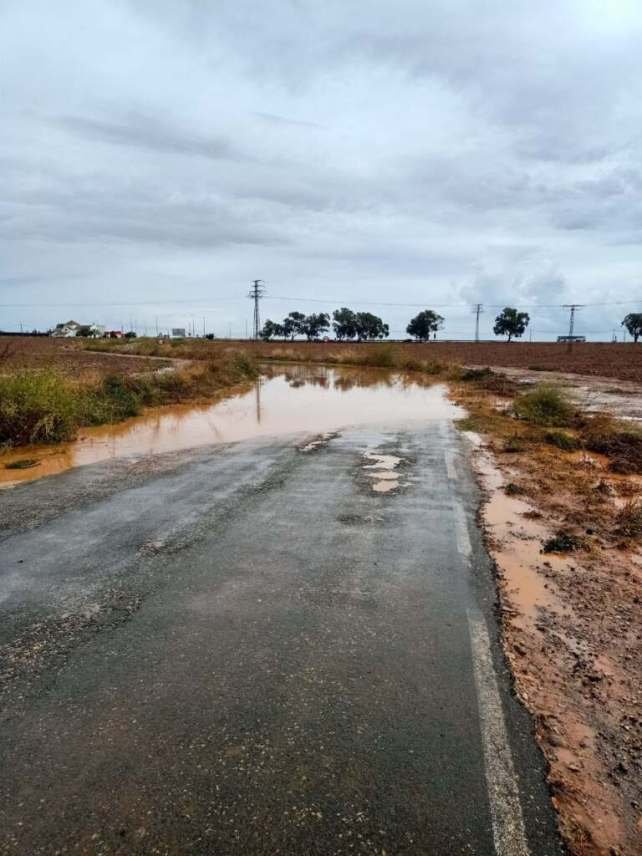 Las breves lluvias siembran el caos en la zona norte reafirmando la incapacidad y desprecio del PP a los barrios y diputaciones de Cartagena 3 carretera de La Guia a Pozo Los Palos