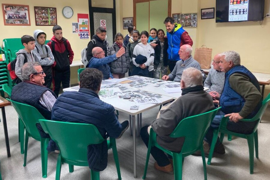 Encuentro con mayores en el Barrio de San Antón con la Asociación de Veteranos del FC Cartagena