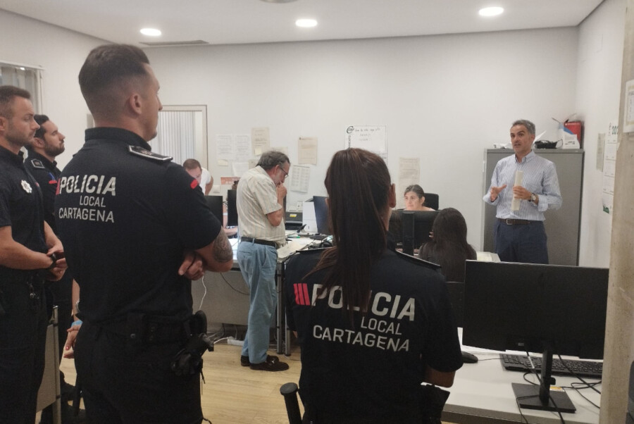 Visita de alumnos de Polic�a Local a la sede judicial de Cartagena